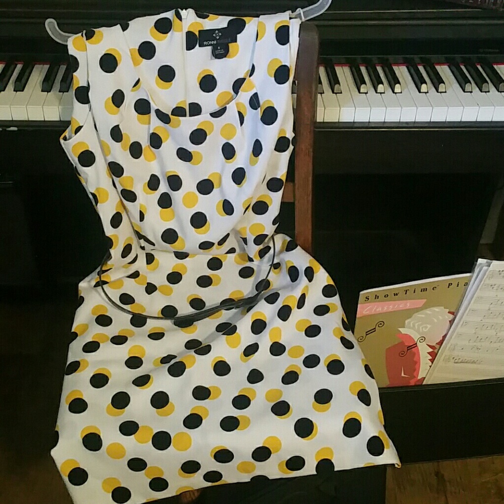 Ronni Nicole sleeveless elegant design dress